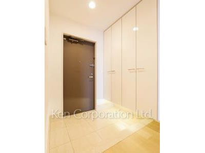 Entrance ※Photo of the same layout on 37 floor. Decoration and fixture may differ.