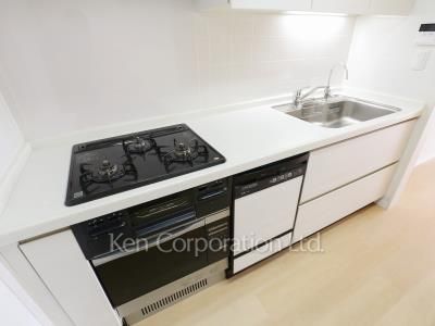 Kitchen ※Photo of the same layout on 37 floor. Decoration and fixture may differ.