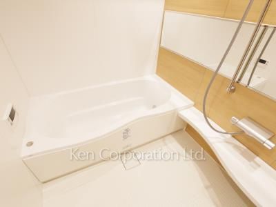 Bath ※Photo of the same layout on 37 floor. Decoration and fixture may differ.