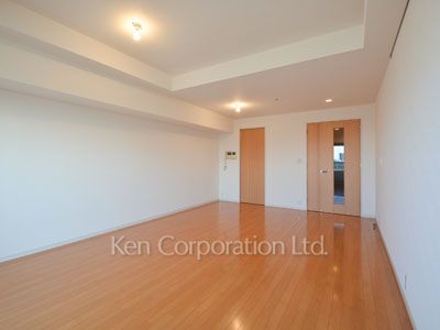Living-Dining ※Photo of the same layout on 33 floor. Decoration and fixture may differ.