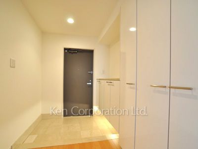 Entrance ※Photo of the same layout on 33 floor. Decoration and fixture may differ.