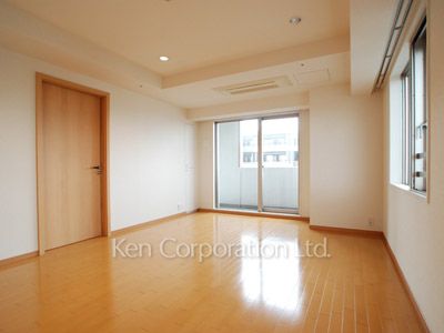 Living-Dining ※Photo of the same layout on 12 floor. Decoration and fixture may differ.
