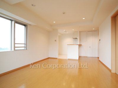 Living-Dining ※Photo of the same layout on 12 floor. Decoration and fixture may differ.
