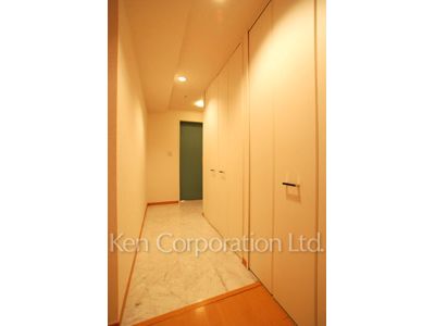 Entrance ※Photo of the same layout on 12 floor. Decoration and fixture may differ.