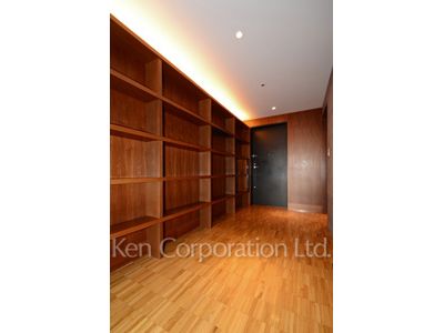 Entrance ※Photo of the same layout on 29 floor. Decoration and fixture may differ.