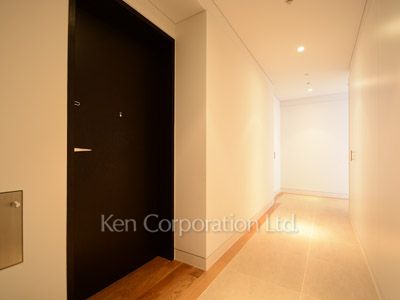 Entrance ※Photo of the same layout on 9 floor. Decoration and fixture may differ.