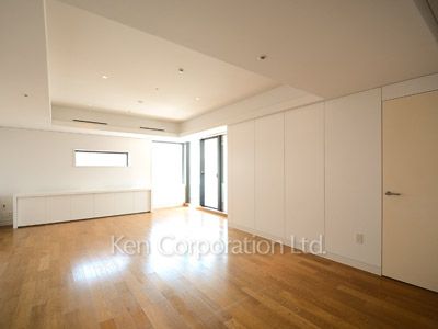 Living-Dining ※Photo of the same layout on 9 floor. Decoration and fixture may differ.