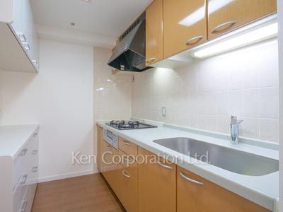 Kitchen ※Photo of the same layout on 19 floor. Decoration and fixture may differ.
