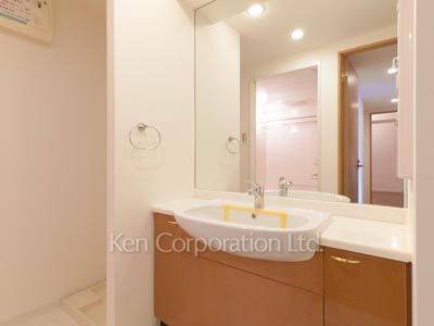 Powder Room ※Photo of the same layout on 19 floor. Decoration and fixture may differ.