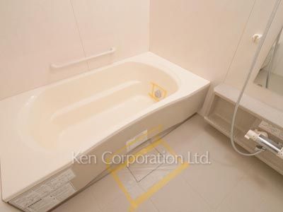 Bath ※Photo of the same layout on 19 floor. Decoration and fixture may differ.