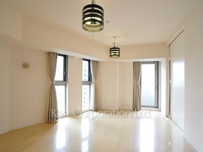Living-Dining ※Photo of the same layout on 8 floor. Decoration and fixture may differ.