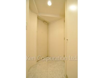 Entrance ※Photo of the same layout on 8 floor. Decoration and fixture may differ.