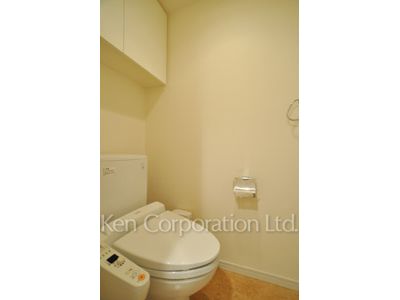 Lavatory ※Photo of the same layout on 8 floor. Decoration and fixture may differ.
