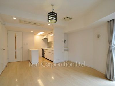 Living-Dining ※Photo of the same layout on 8 floor. Decoration and fixture may differ.