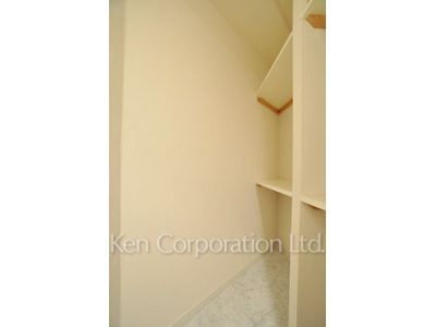 Closet ※Photo of the same layout on 8 floor. Decoration and fixture may differ.