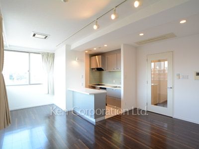 Living-Dining ※Photo of the same layout on 5 floor. Decoration and fixture may differ.