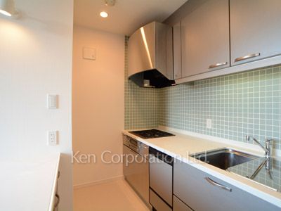Kitchen ※Photo of the same layout on 5 floor. Decoration and fixture may differ.