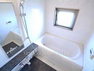 Bath ※Photo of the same layout on 5 floor. Decoration and fixture may differ.