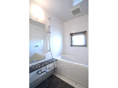 Bath ※Photo of the same layout on 5 floor. Decoration and fixture may differ.