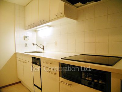 Kitchen ※Photo of the same layout on 3 floor. Decoration and fixture may differ.