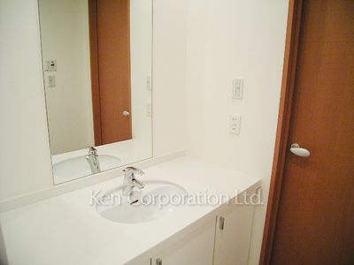 Powder Room ※Photo of the same layout on 3 floor. Decoration and fixture may differ.