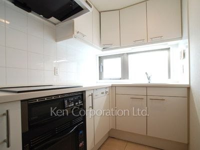 Kitchen ※Photo of the same layout on 4 floor. Decoration and fixture may differ.