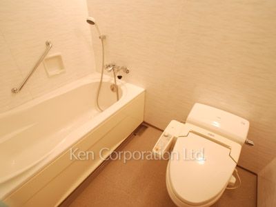 Bath ※Photo of the same layout on 4 floor. Decoration and fixture may differ.