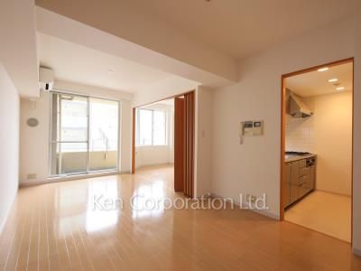 Living-Dining ※Photo of the same layout on 5 floor. Decoration and fixture may differ.