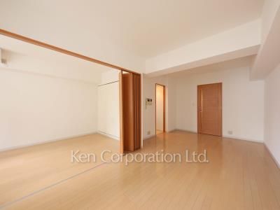 Living-Dining ※Photo of the same layout on 5 floor. Decoration and fixture may differ.