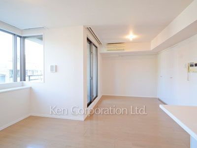 Living-Dining ※Photo of the same layout on 4 floor. Decoration and fixture may differ.