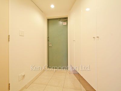 Entrance ※Photo of the same layout on 4 floor. Decoration and fixture may differ.