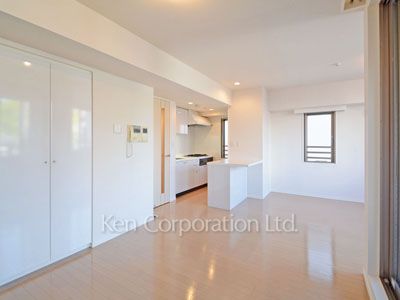 Living-Dining ※Photo of the same layout on 4 floor. Decoration and fixture may differ.