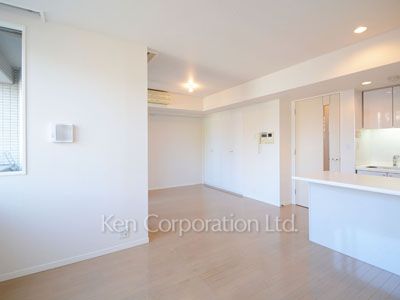 Living-Dining ※Photo of the same layout on 4 floor. Decoration and fixture may differ.