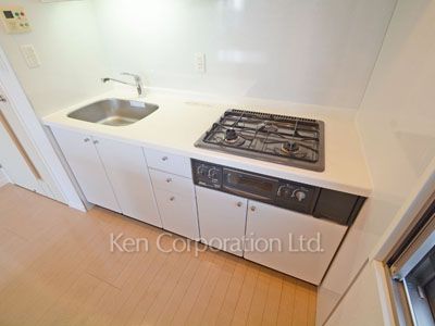 Kitchen ※Photo of the same layout on 4 floor. Decoration and fixture may differ.