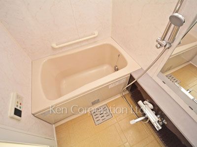 Bath ※Photo of the same layout on 4 floor. Decoration and fixture may differ.
