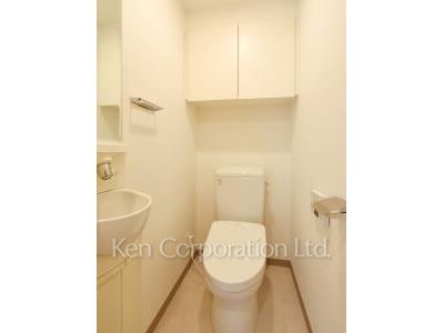 Lavatory ※Photo of the same layout on 6 floor. Decoration and fixture may differ.