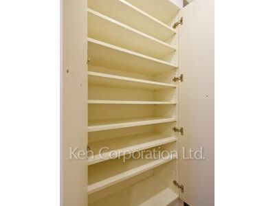 Shoes Closet ※Photo of the same layout on 6 floor. Decoration and fixture may differ.