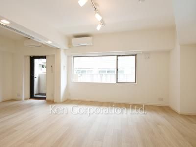 Living-Dining ※Photo of the same layout on 6 floor. Decoration and fixture may differ.