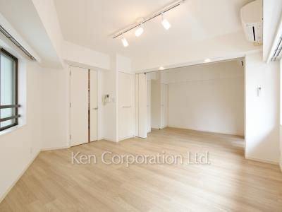 Living-Dining ※Photo of the same layout on 6 floor. Decoration and fixture may differ.