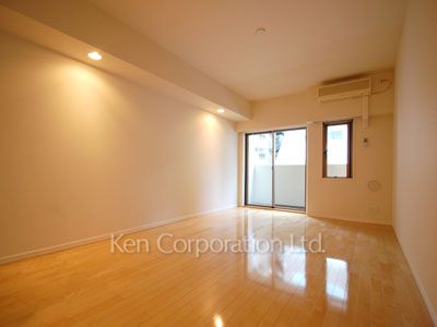 Living-Dining ※Photo of the same layout on 6 floor. Decoration and fixture may differ.