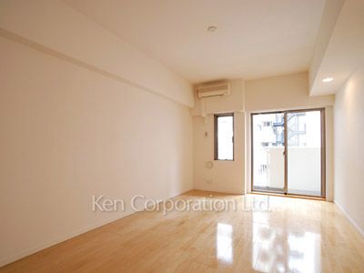 Living-Dining ※Photo of the same layout on 5 floor. Decoration and fixture may differ.