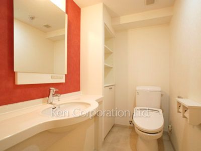 Powder Room ※Photo of the same layout on 5 floor. Decoration and fixture may differ.
