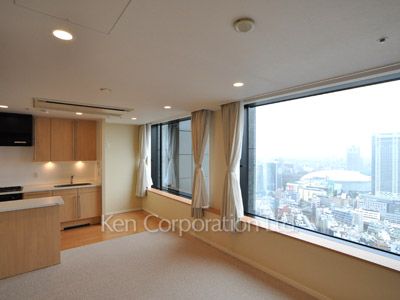 Living-Dining ※Photo of the same layout on 29 floor. Decoration and fixture may differ.