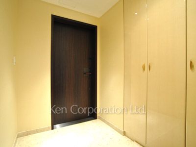 Entrance ※Photo of the same layout on 29 floor. Decoration and fixture may differ.