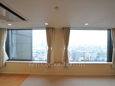 Living-Dining ※Photo of the same layout on 29 floor. Decoration and fixture may differ.