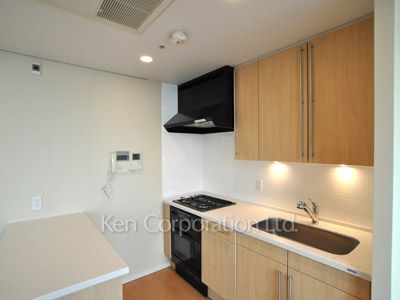 Kitchen ※Photo of the same layout on 29 floor. Decoration and fixture may differ.
