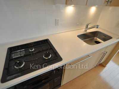 Kitchen ※Photo of the same layout on 29 floor. Decoration and fixture may differ.