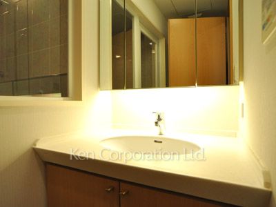 Powder Room ※Photo of the same layout on 29 floor. Decoration and fixture may differ.