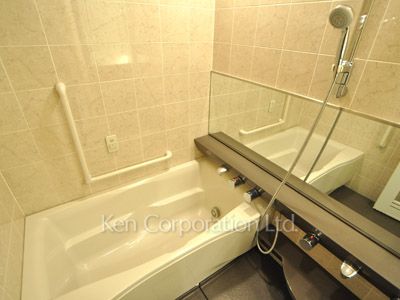 Bath ※Photo of the same layout on 29 floor. Decoration and fixture may differ.