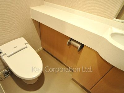 Lavatory ※Photo of the same layout on 29 floor. Decoration and fixture may differ.
